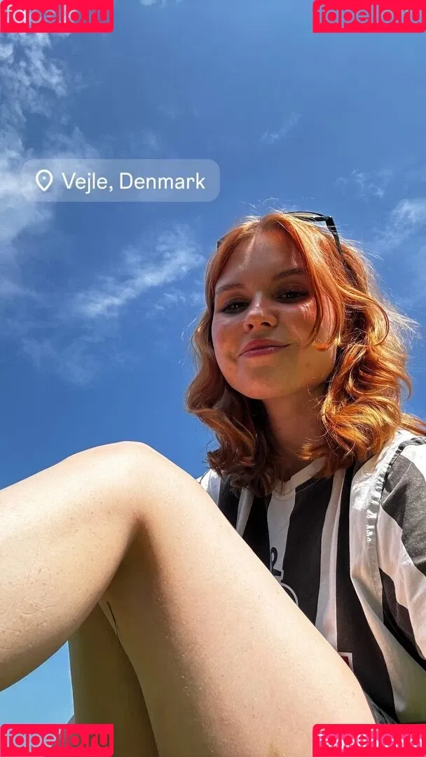 Lena blauer Haken Onlyfans Photo Gallery 