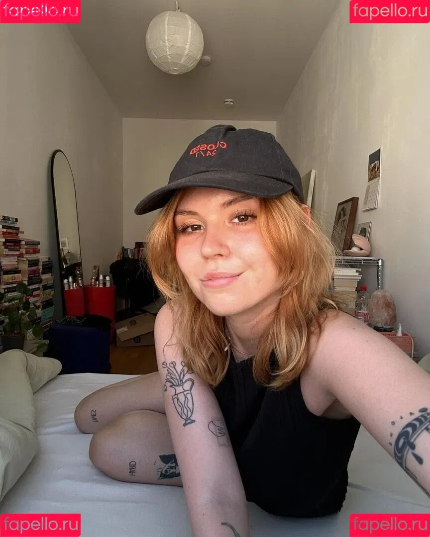 Lena blauer Haken Onlyfans Photo Gallery 