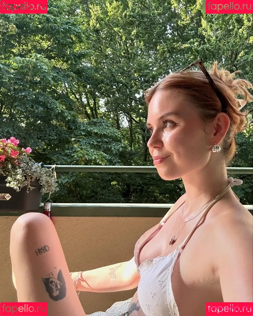 Lena blauer Haken Onlyfans Photo Gallery 