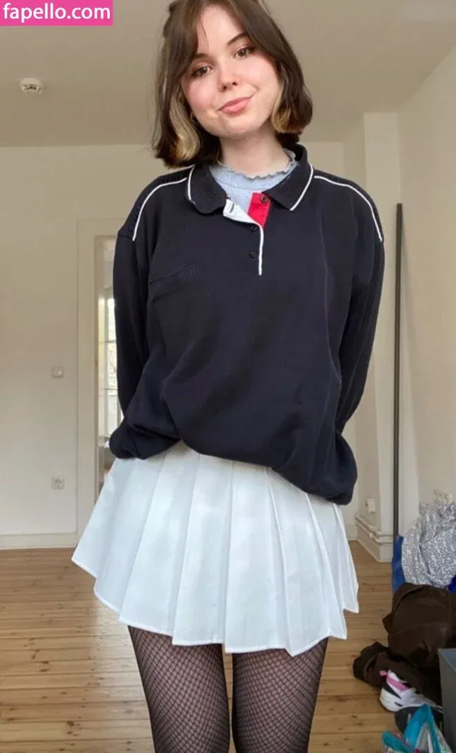 Lena blauer Haken Onlyfans Photo Gallery 