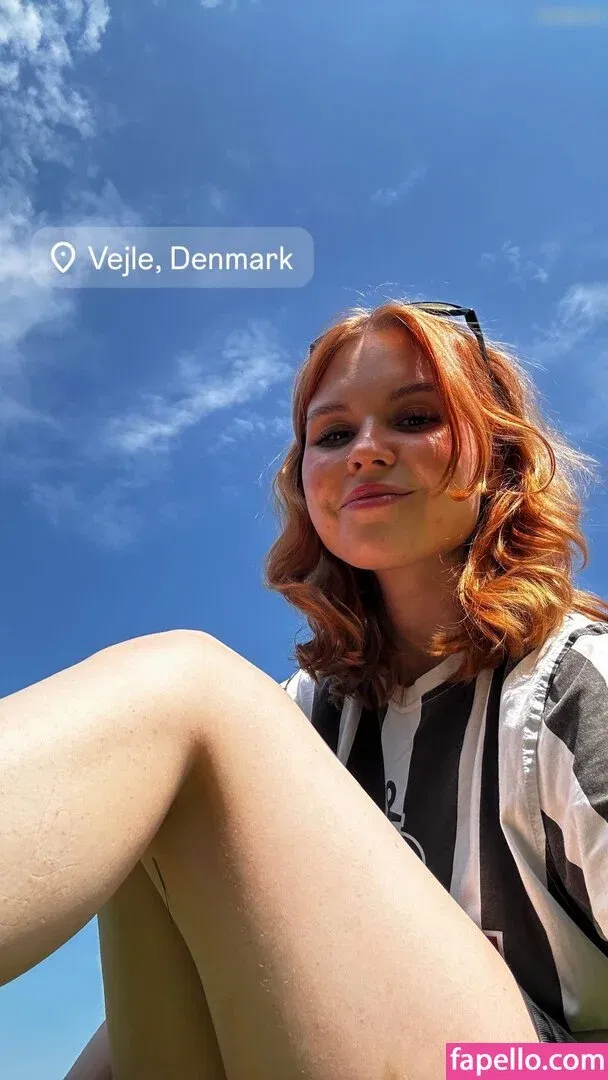 Lena blauer Haken Onlyfans Photo Gallery 