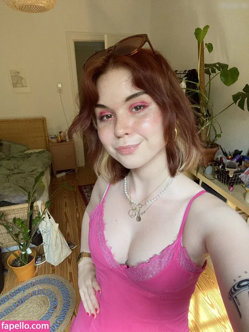 Lena blauer Haken Onlyfans Photo Gallery 