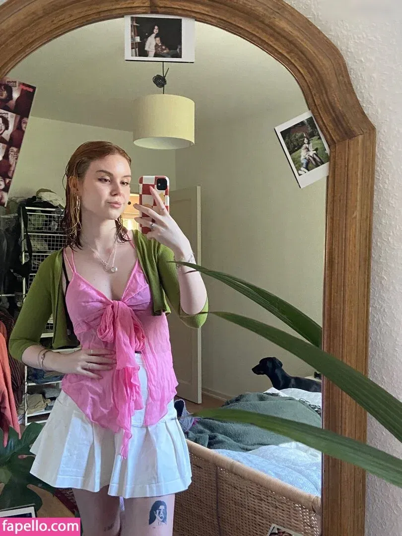 Lena blauer Haken Onlyfans Photo Gallery 