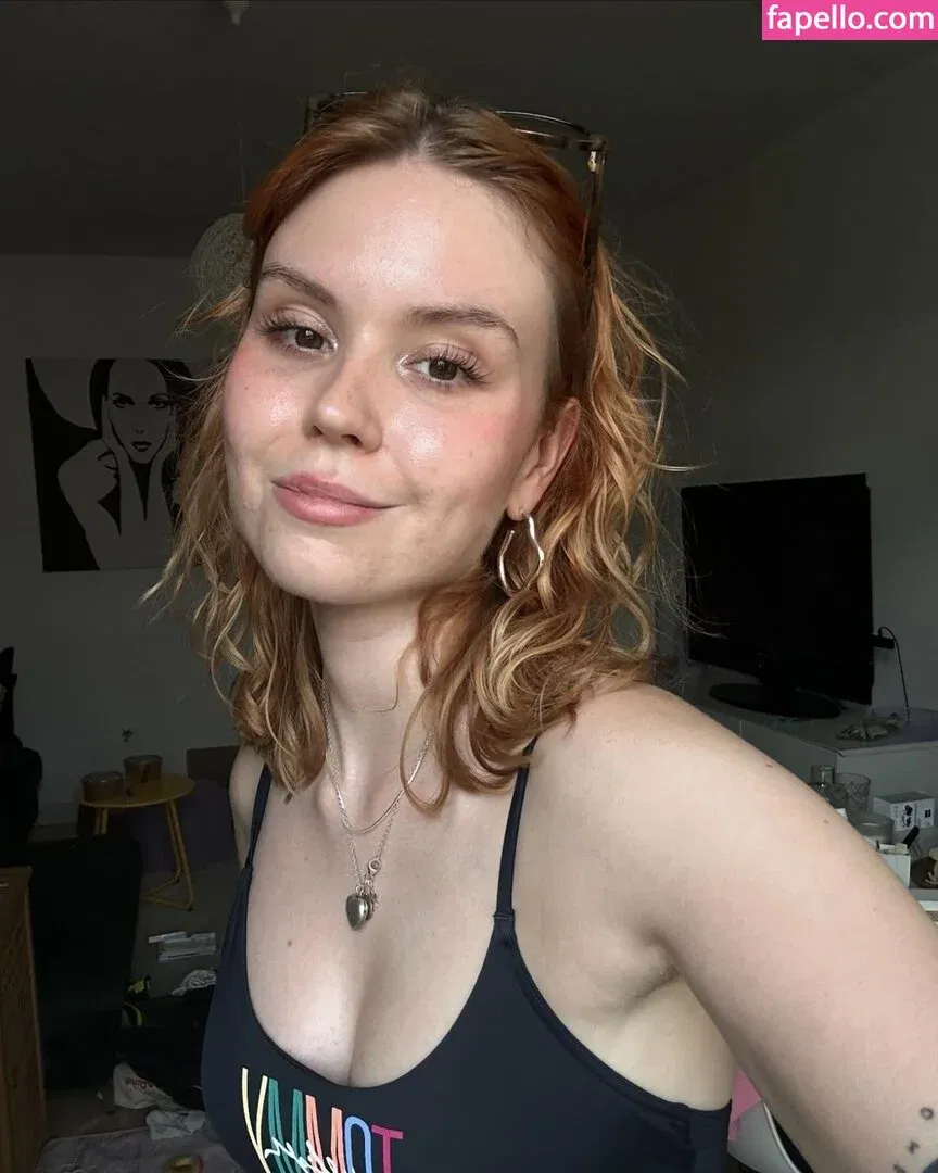 Lena blauer Haken Onlyfans Photo Gallery 