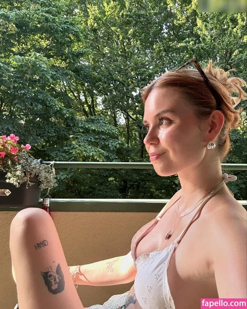 Lena blauer Haken Onlyfans Photo Gallery 