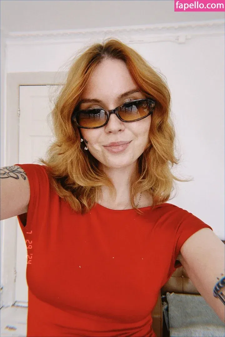 Lena blauer Haken Onlyfans Photo Gallery 