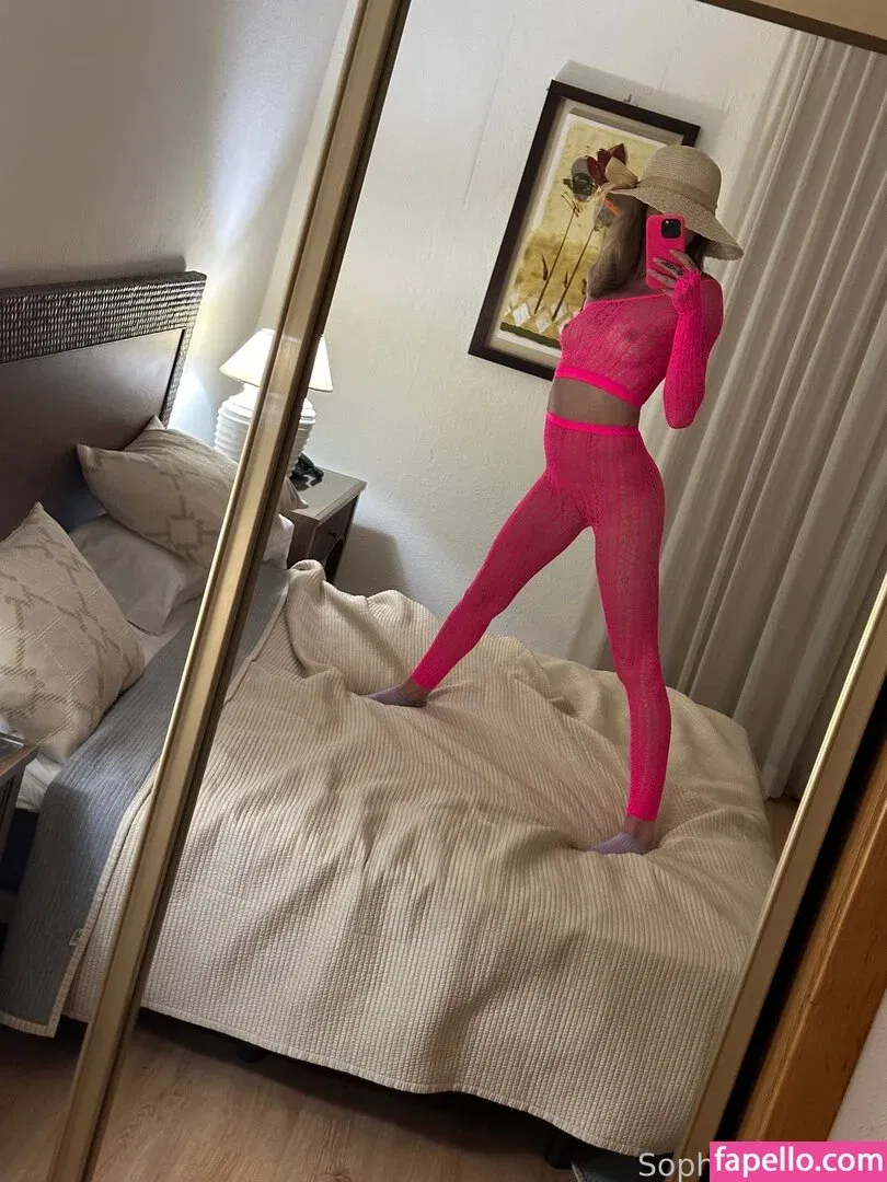 SophiaHazelnut Onlyfans Photo Gallery 