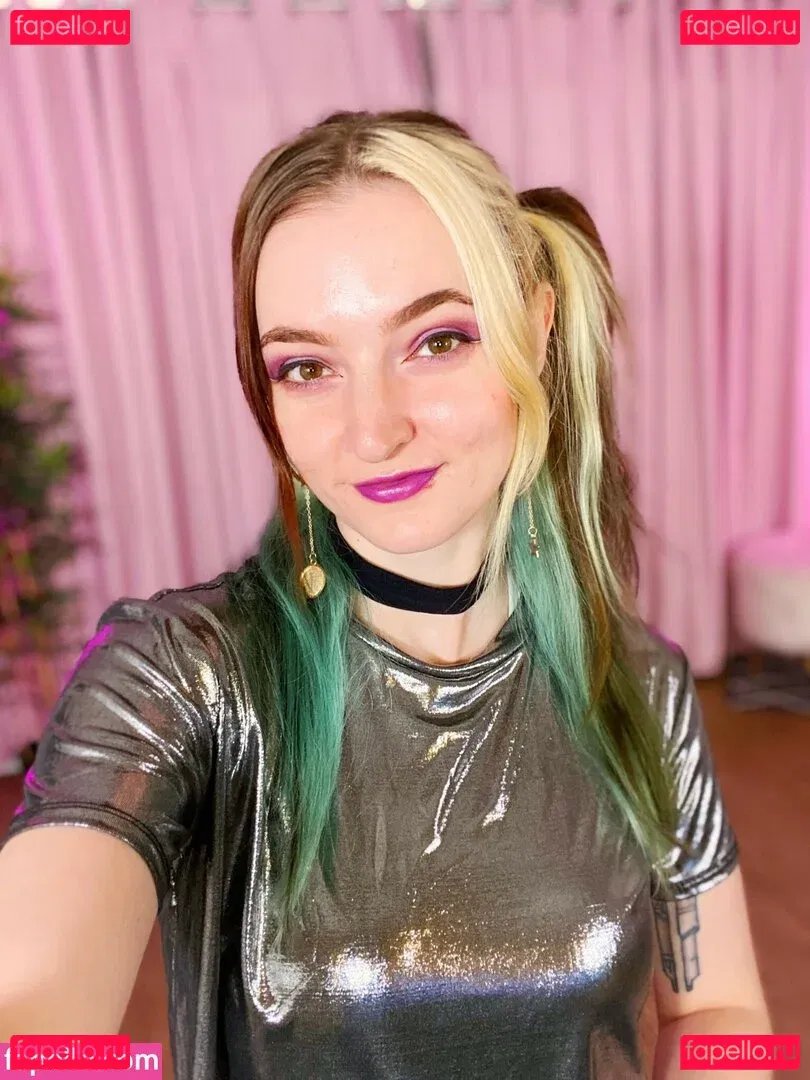 Littlesiha Onlyfans Photo Gallery 