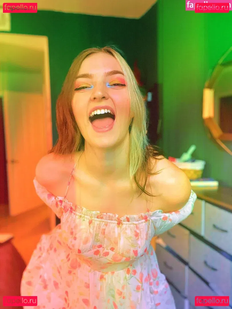 Littlesiha Onlyfans Photo Gallery 