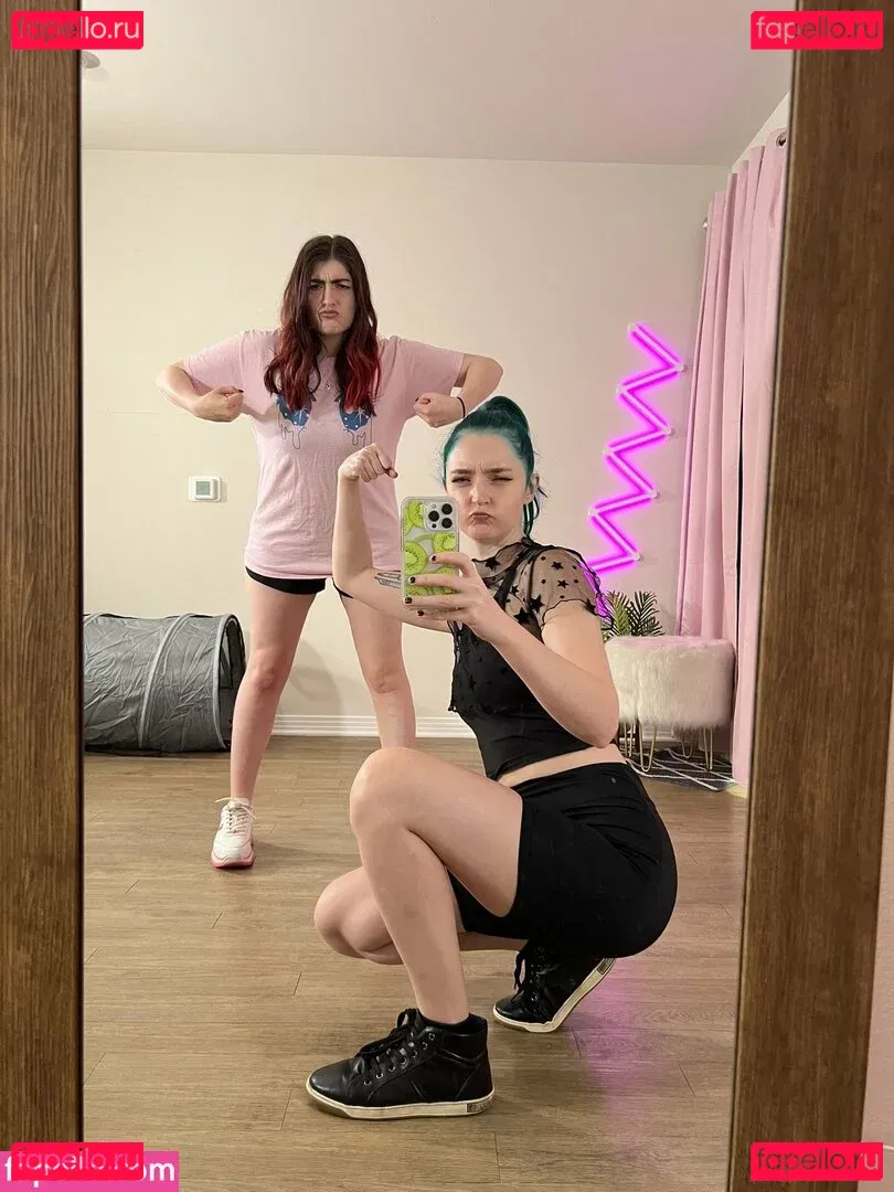 Littlesiha Onlyfans Photo Gallery 