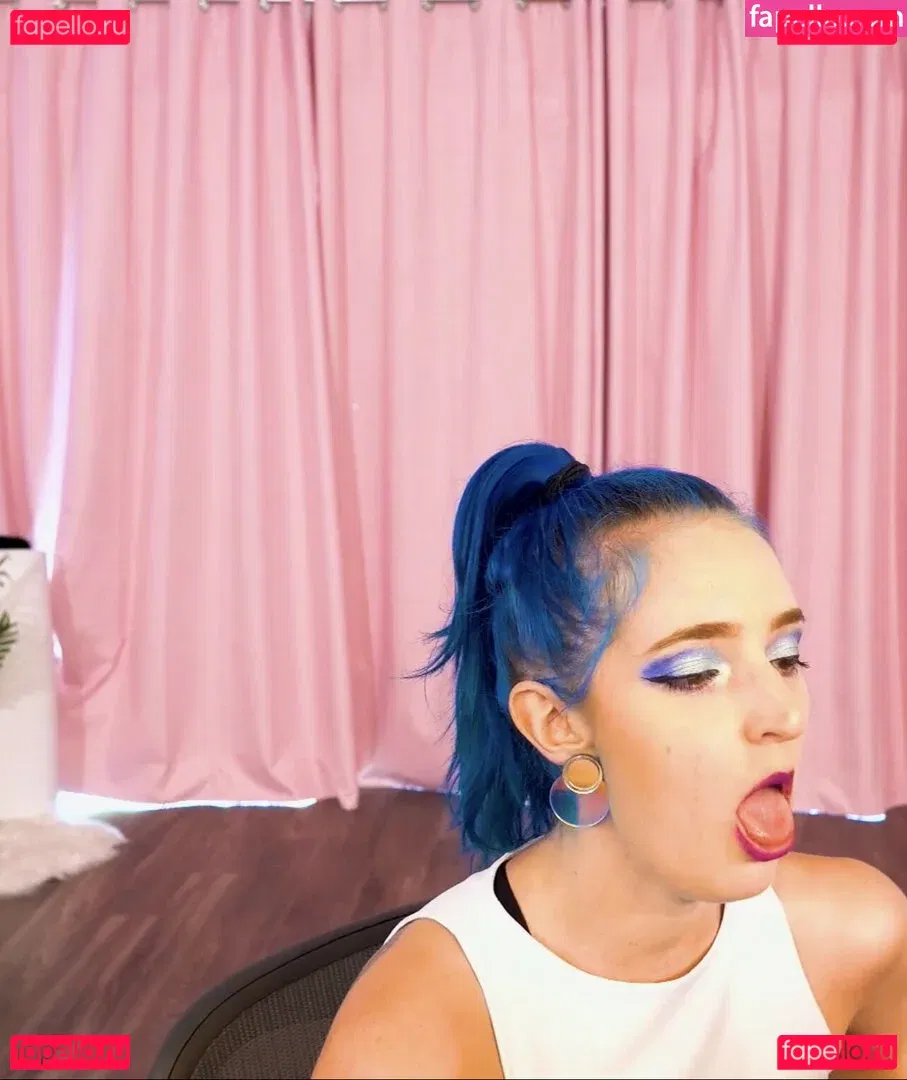 Littlesiha Onlyfans Photo Gallery 