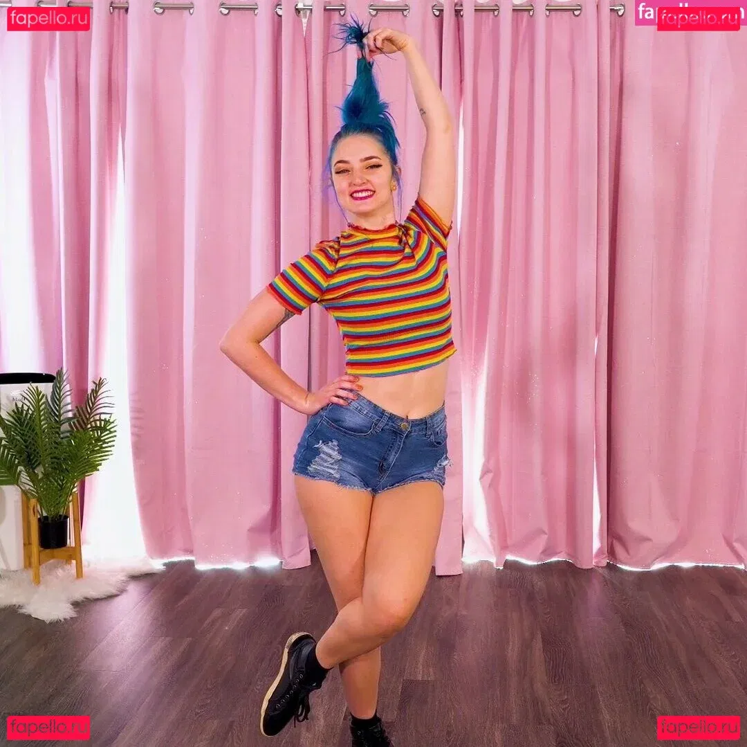 Littlesiha Onlyfans Photo Gallery 