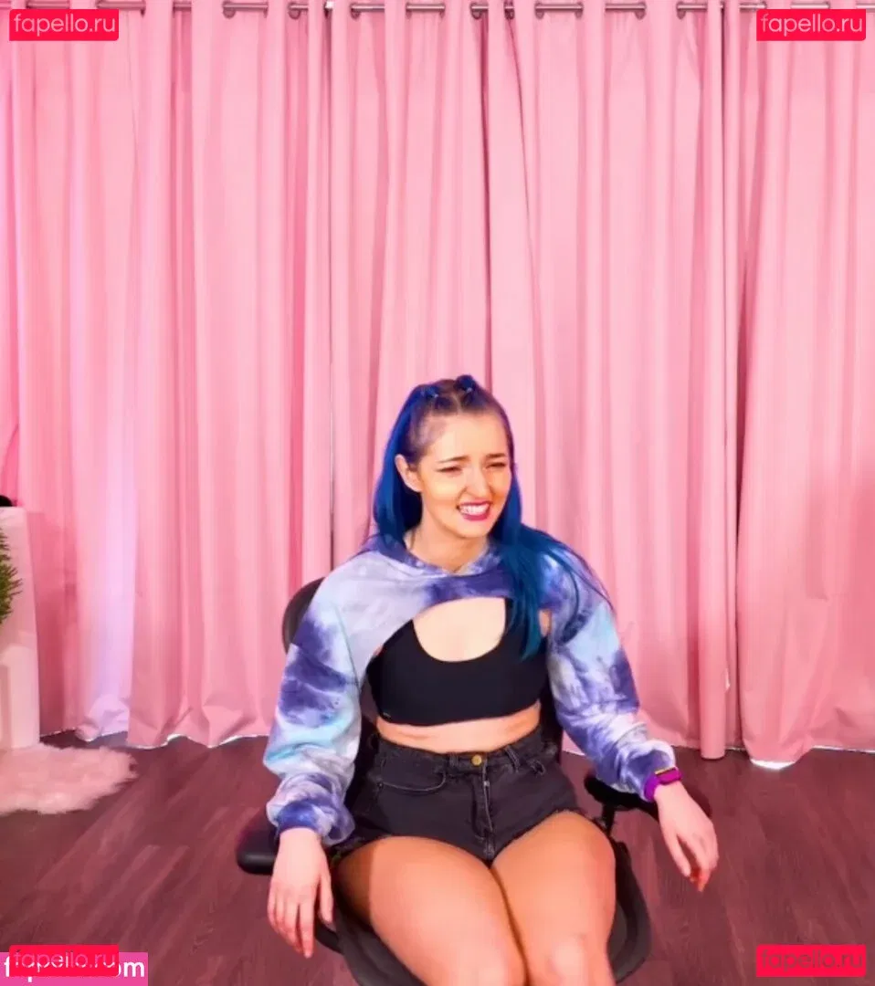 Littlesiha Onlyfans Photo Gallery 