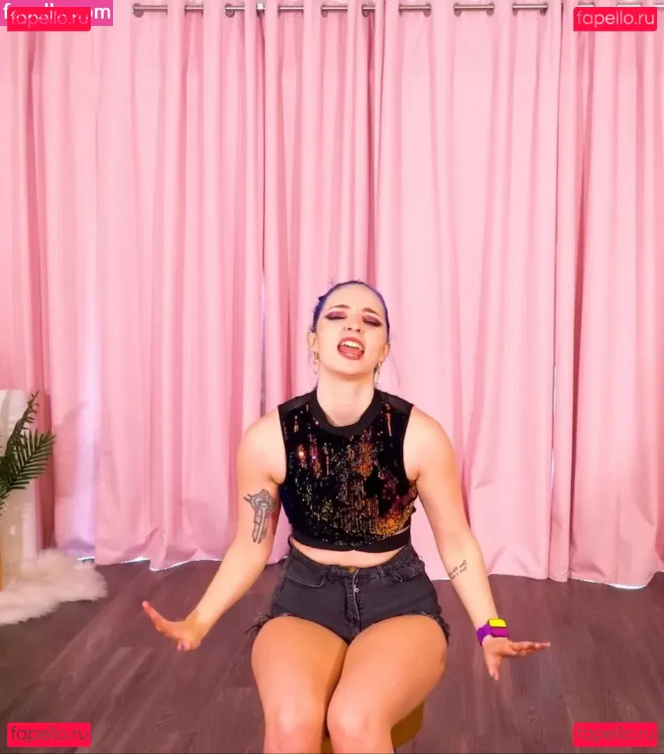 Littlesiha Onlyfans Photo Gallery 