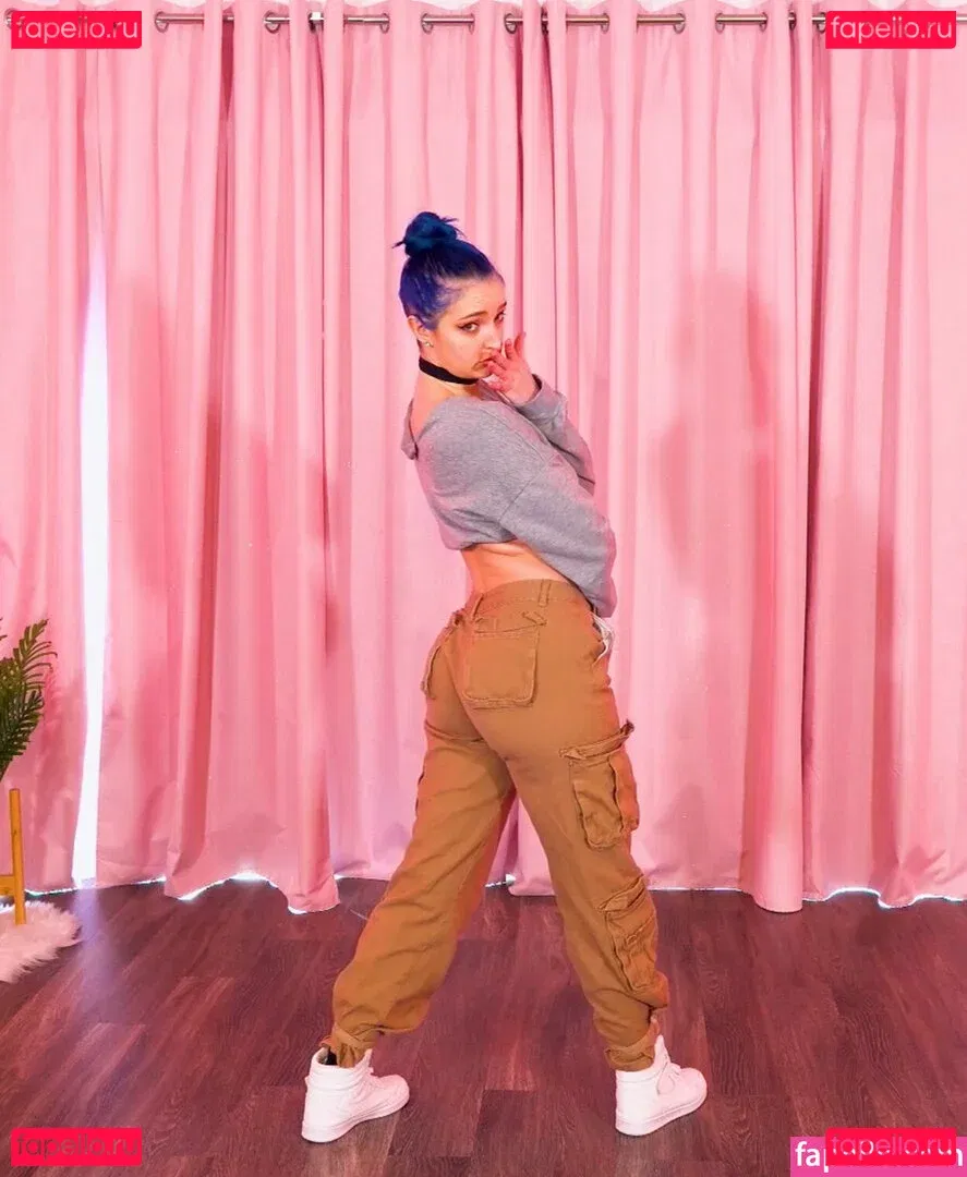 Littlesiha Onlyfans Photo Gallery 