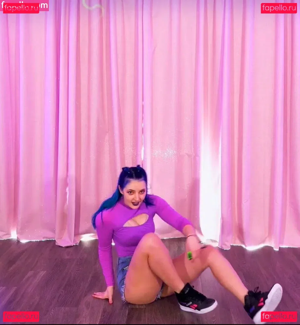 Littlesiha Onlyfans Photo Gallery 