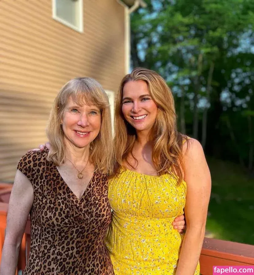 Rachel Sholder Onlyfans Photo Gallery 