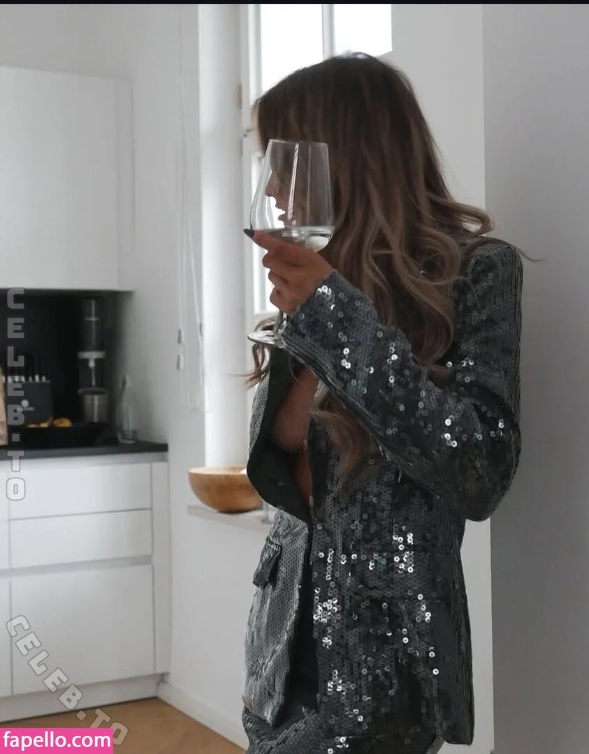 Annika Jung Onlyfans Photo Gallery 