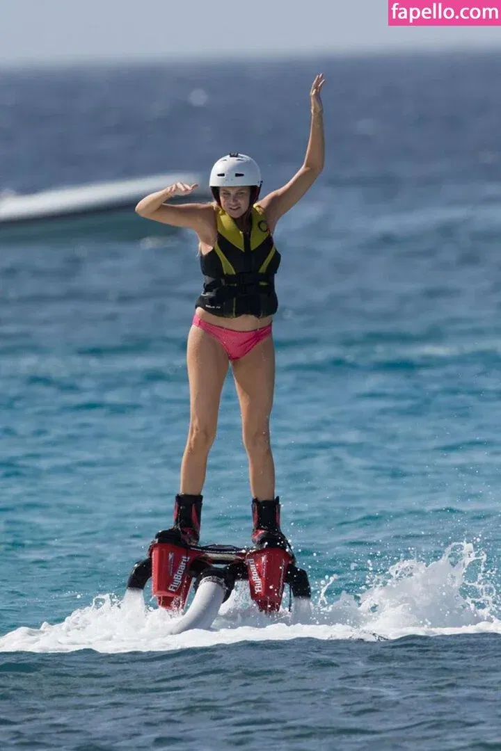 Stephanie Pratt Onlyfans Photo Gallery 