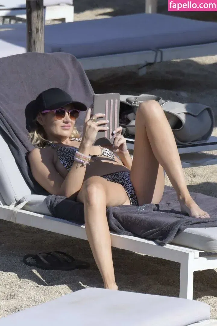 Stephanie Pratt Onlyfans Photo Gallery 