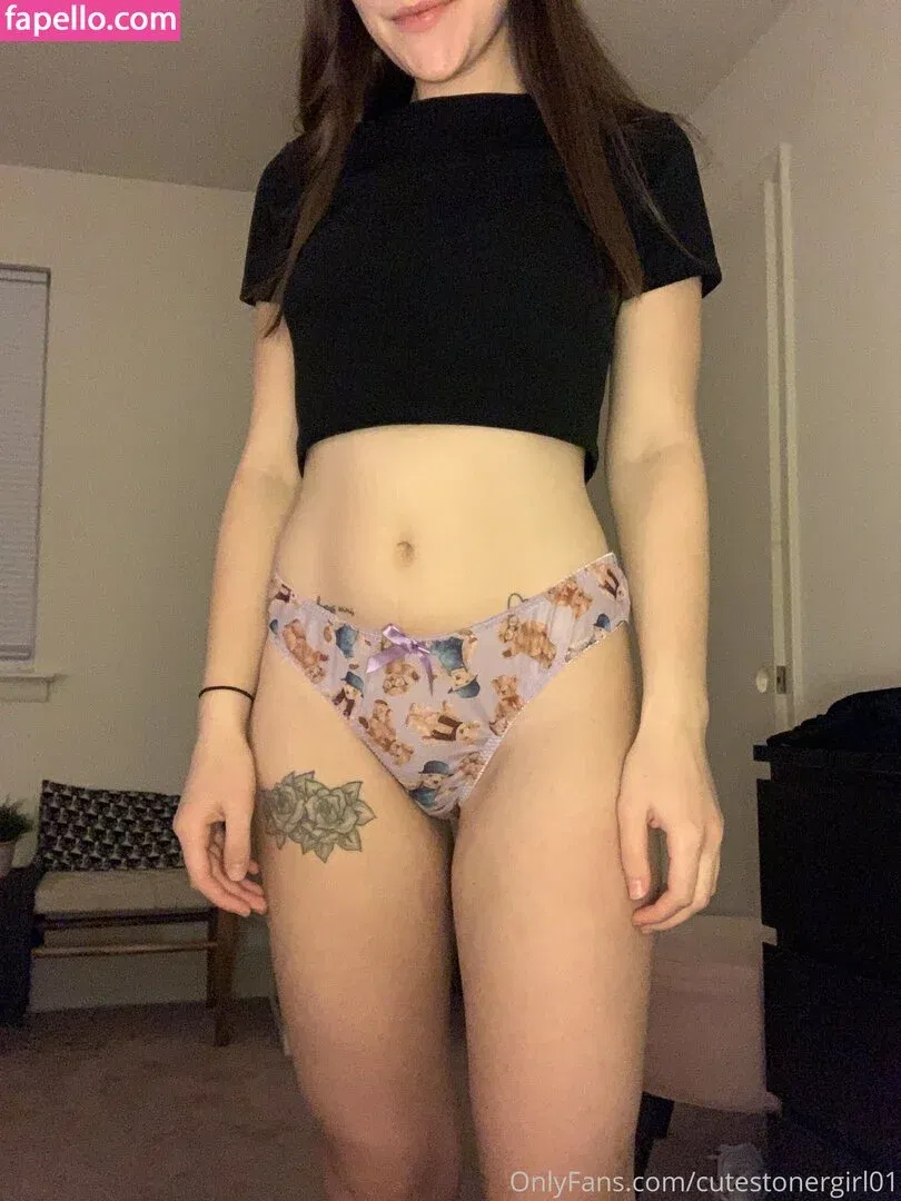 cutestonergirl01 Onlyfans Photo Gallery 