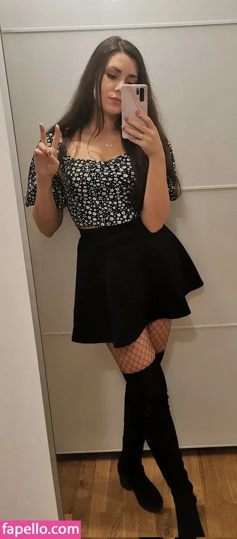 yabbe Onlyfans Photo Gallery 