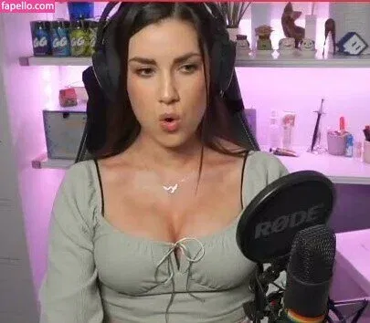 yabbe Onlyfans Photo Gallery 