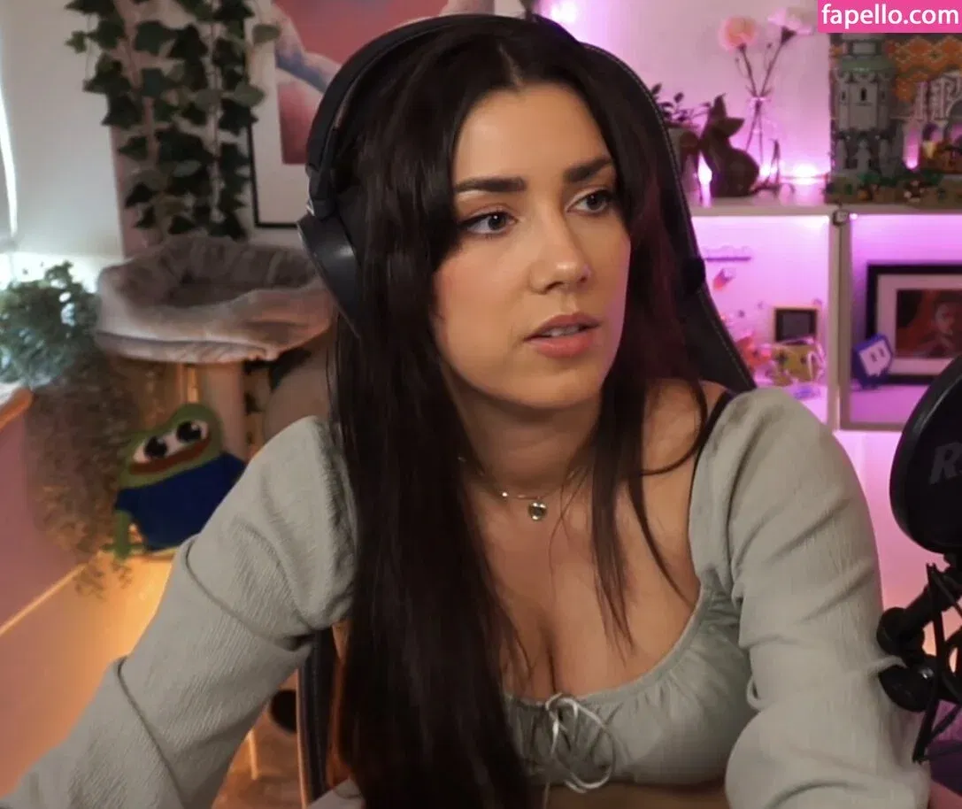 yabbe Onlyfans Photo Gallery 