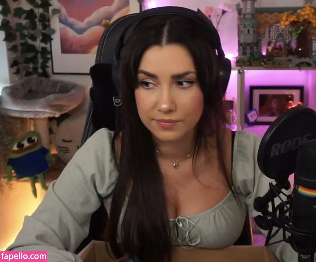 yabbe Onlyfans Photo Gallery 