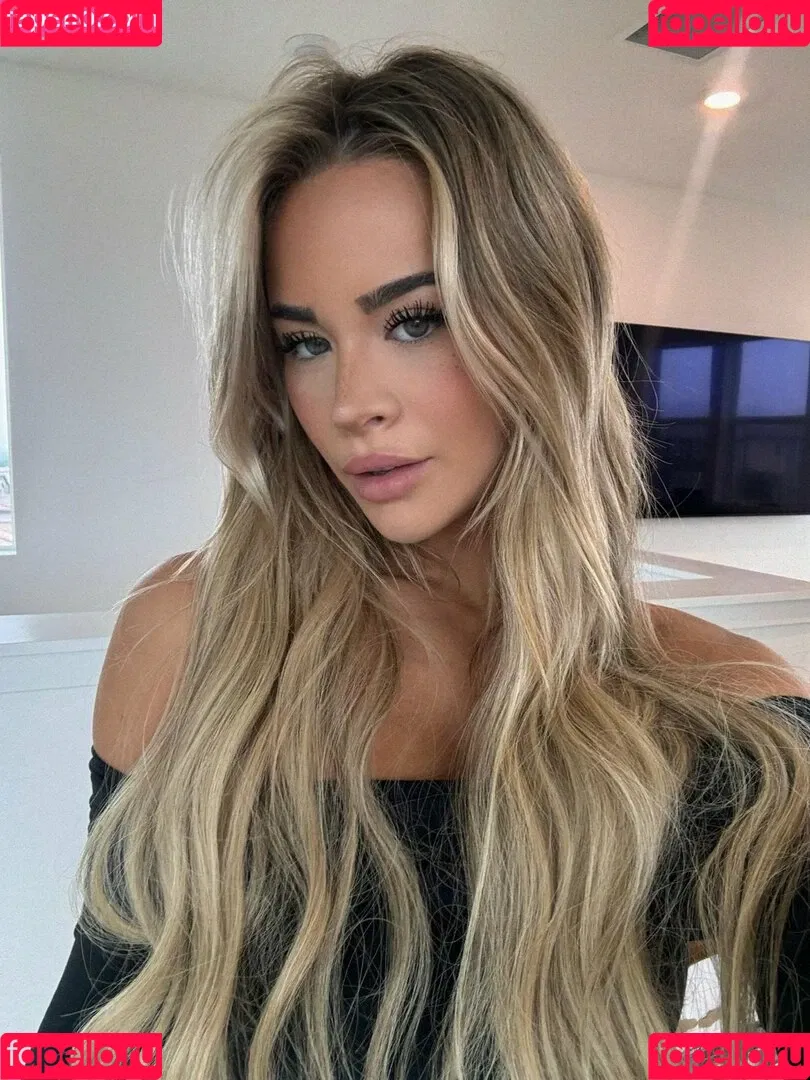 Emily Elizab3th Onlyfans Photo Gallery 
