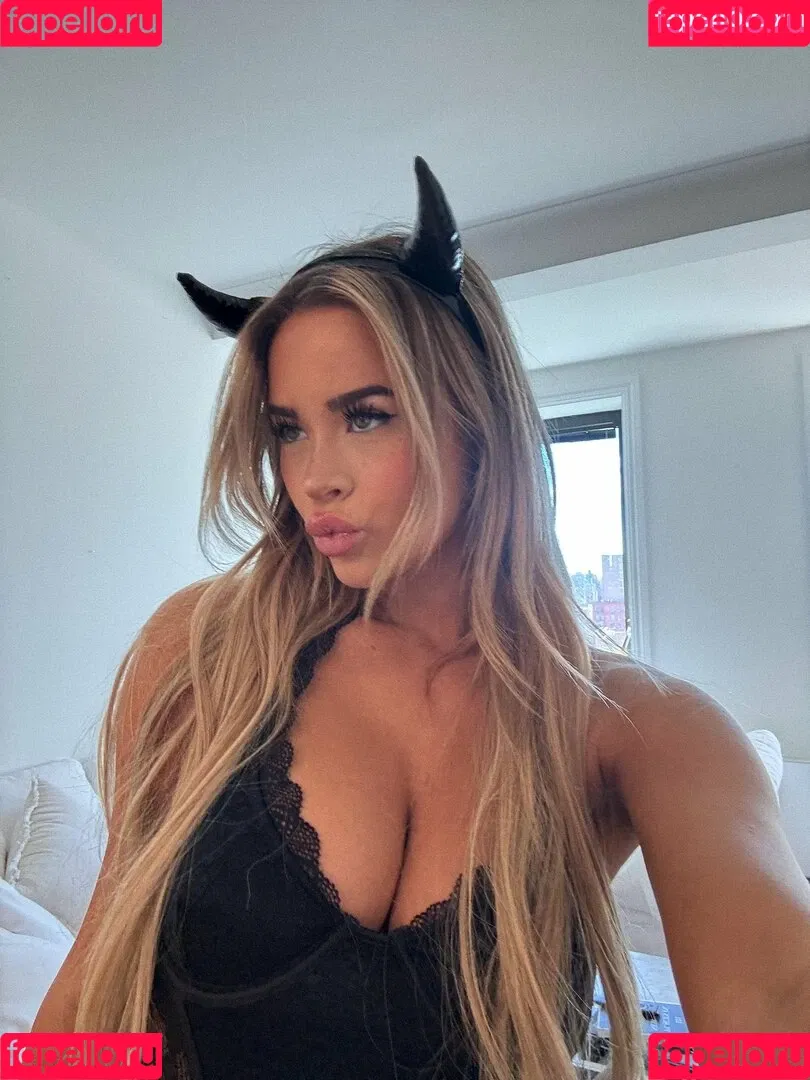 Emily Elizab3th Onlyfans Photo Gallery 