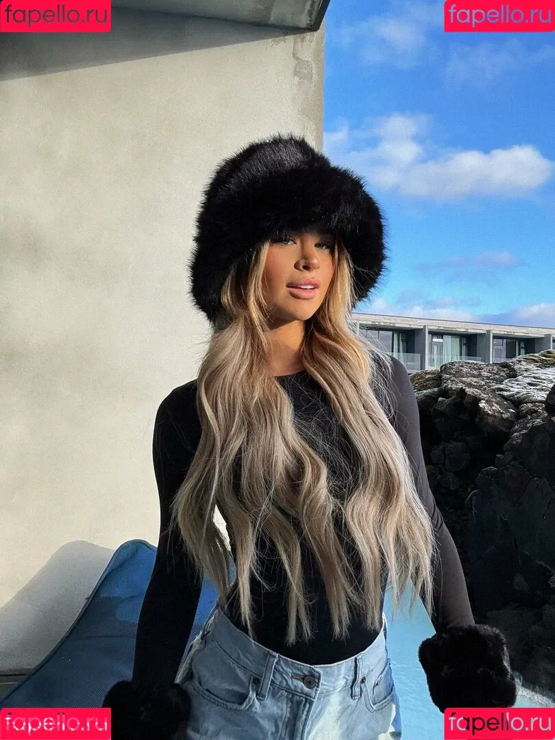 Emily Elizab3th Onlyfans Photo Gallery 