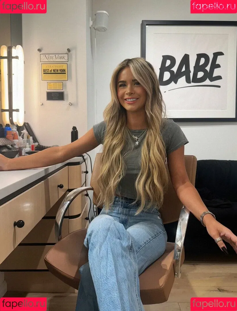 Emily Elizab3th Onlyfans Photo Gallery 