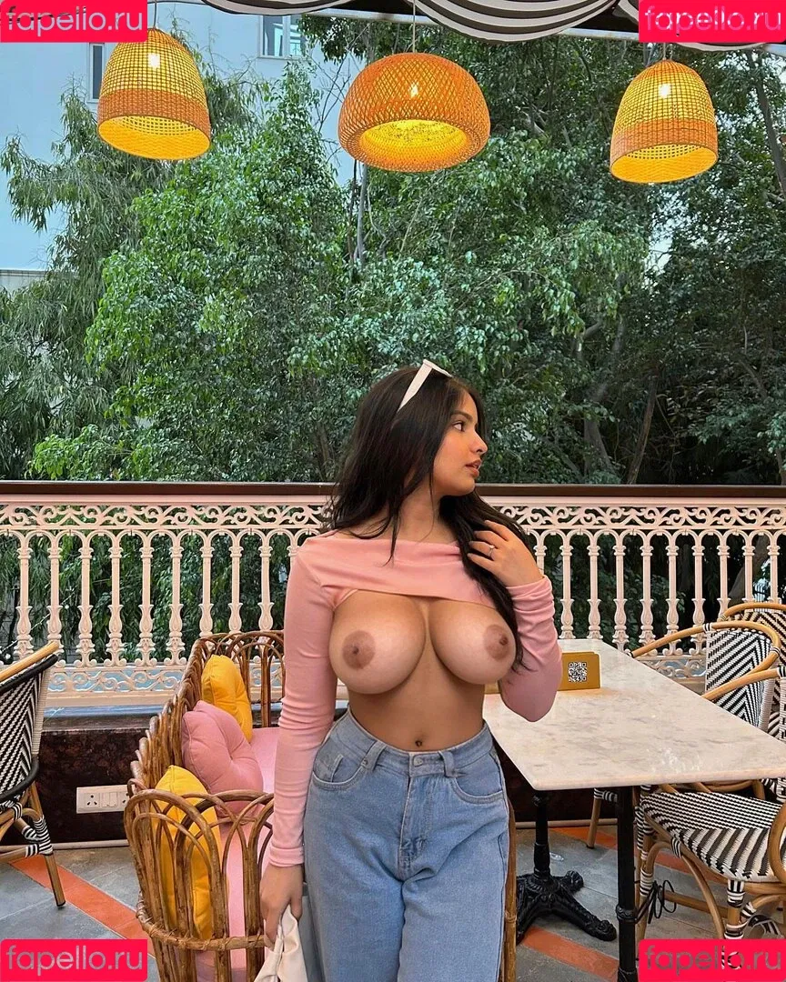 Aarushi Abrol Onlyfans Photo Gallery 