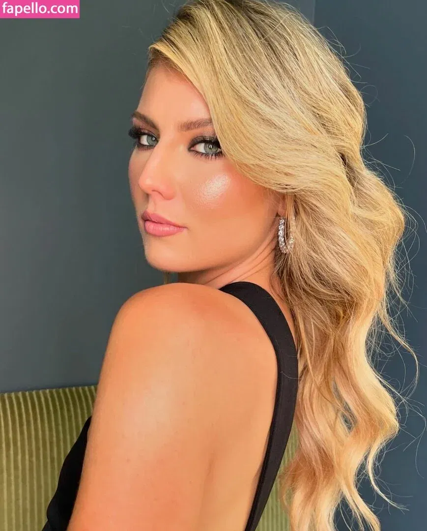 Dasha Novotny Onlyfans Photo Gallery 