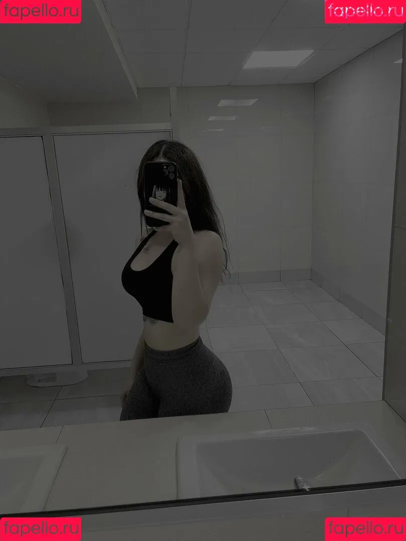 Genesiscruzm Onlyfans Photo Gallery 