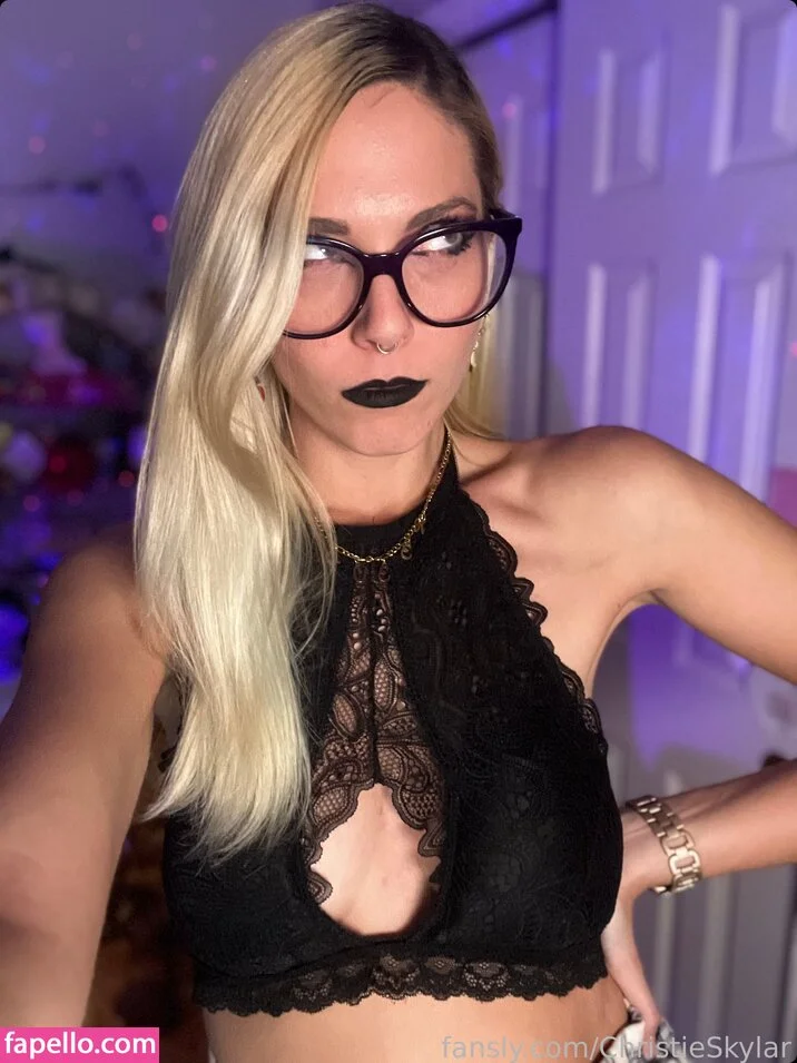 Christie Skylar Onlyfans Photo Gallery 