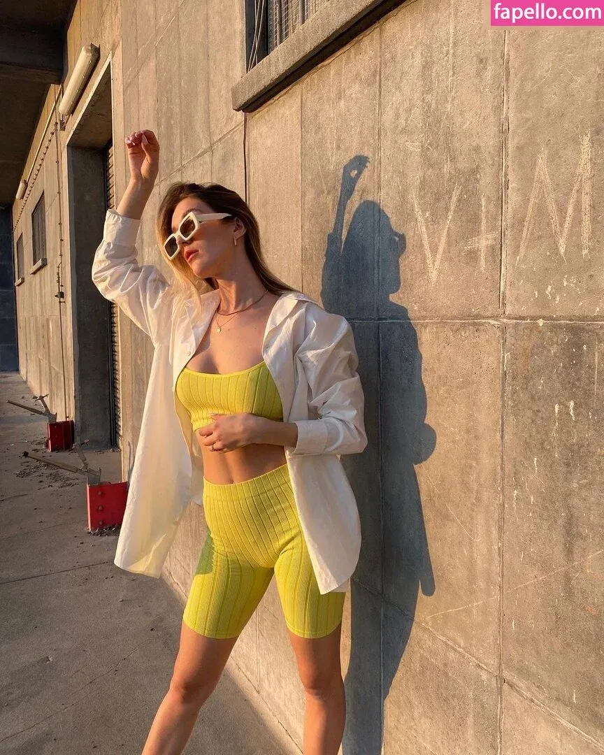 Sarah Ahrend Onlyfans Photo Gallery 