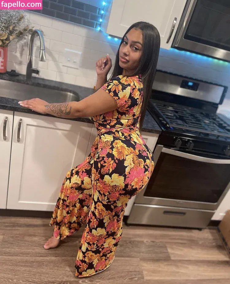 FineAssYonna Onlyfans Photo Gallery 