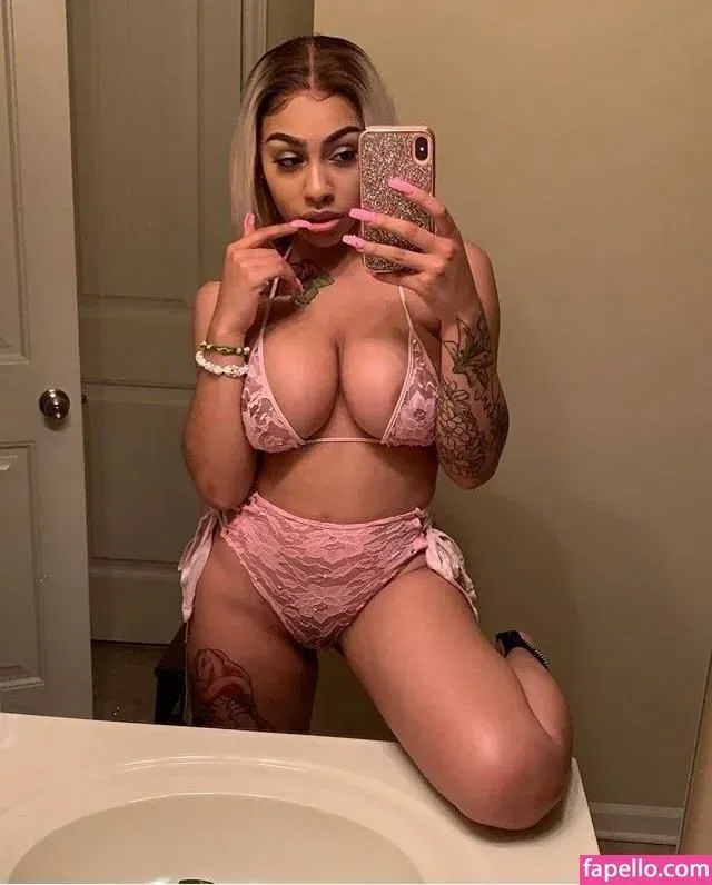 FineAssYonna Onlyfans Photo Gallery 