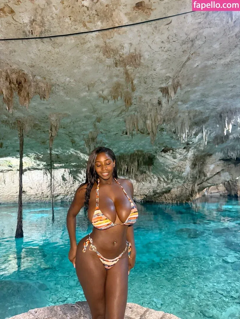 Ellie The Empress Onlyfans Photo Gallery 