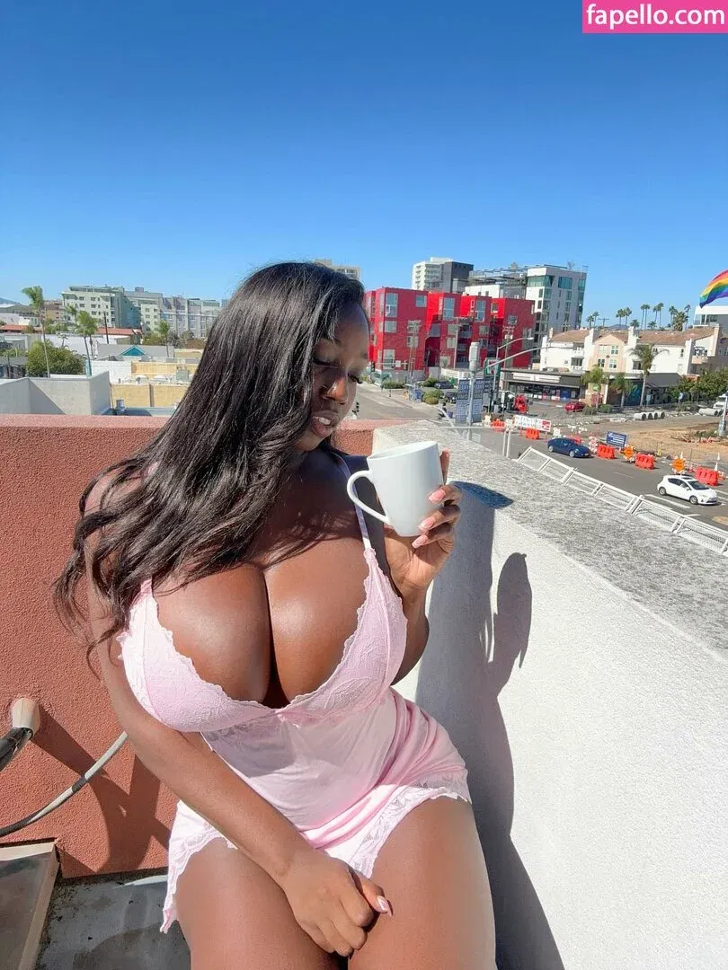 Ellie The Empress Onlyfans Photo Gallery 