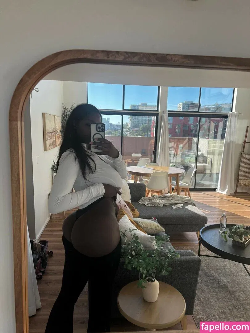 Ellie The Empress Onlyfans Photo Gallery 