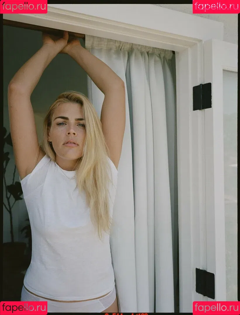 Busy Phillips Onlyfans Photo Gallery 