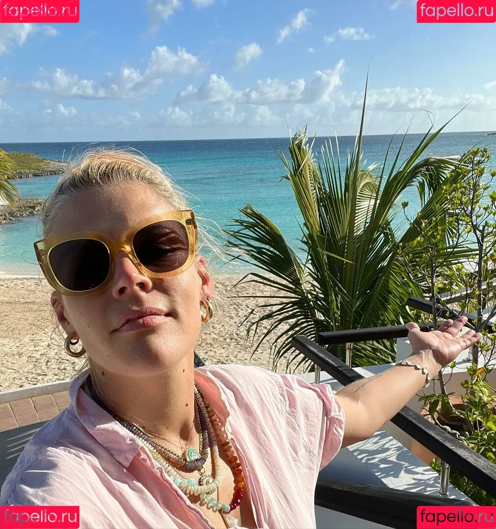 Busy Phillips Onlyfans Photo Gallery 