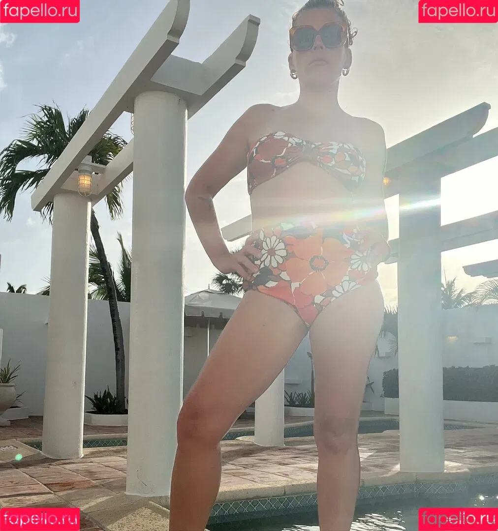 Busy Phillips Onlyfans Photo Gallery 