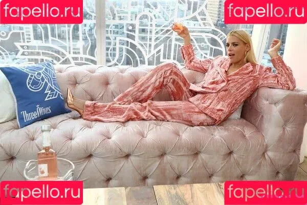 Busy Phillips Onlyfans Photo Gallery 