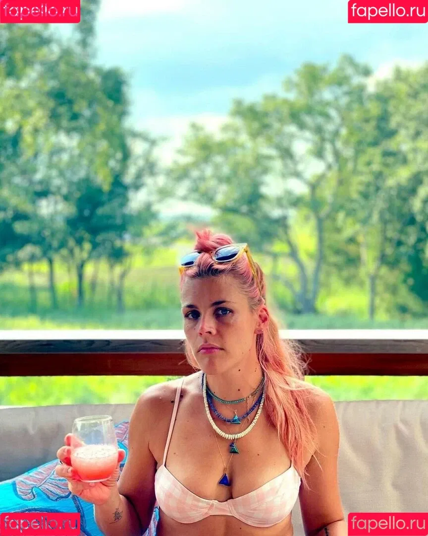 Busy Phillips Onlyfans Photo Gallery 