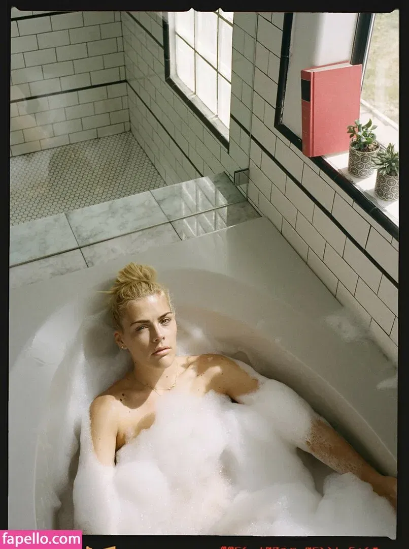 Busy Phillips Onlyfans Photo Gallery 