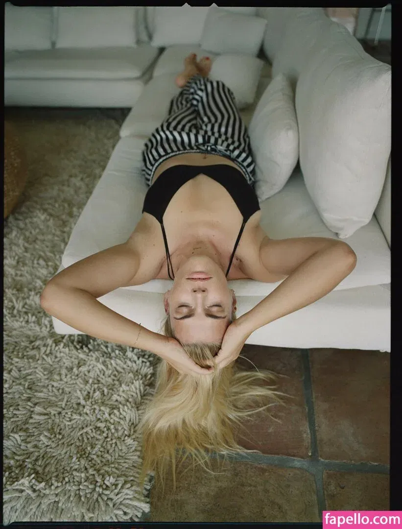 Busy Phillips Onlyfans Photo Gallery 